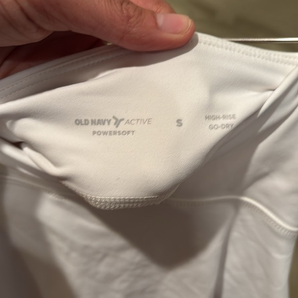 Old Navy woman's white skort - Picture 8 of 9